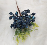 Crenguță artificială de Crăciun cu bobițe albastre